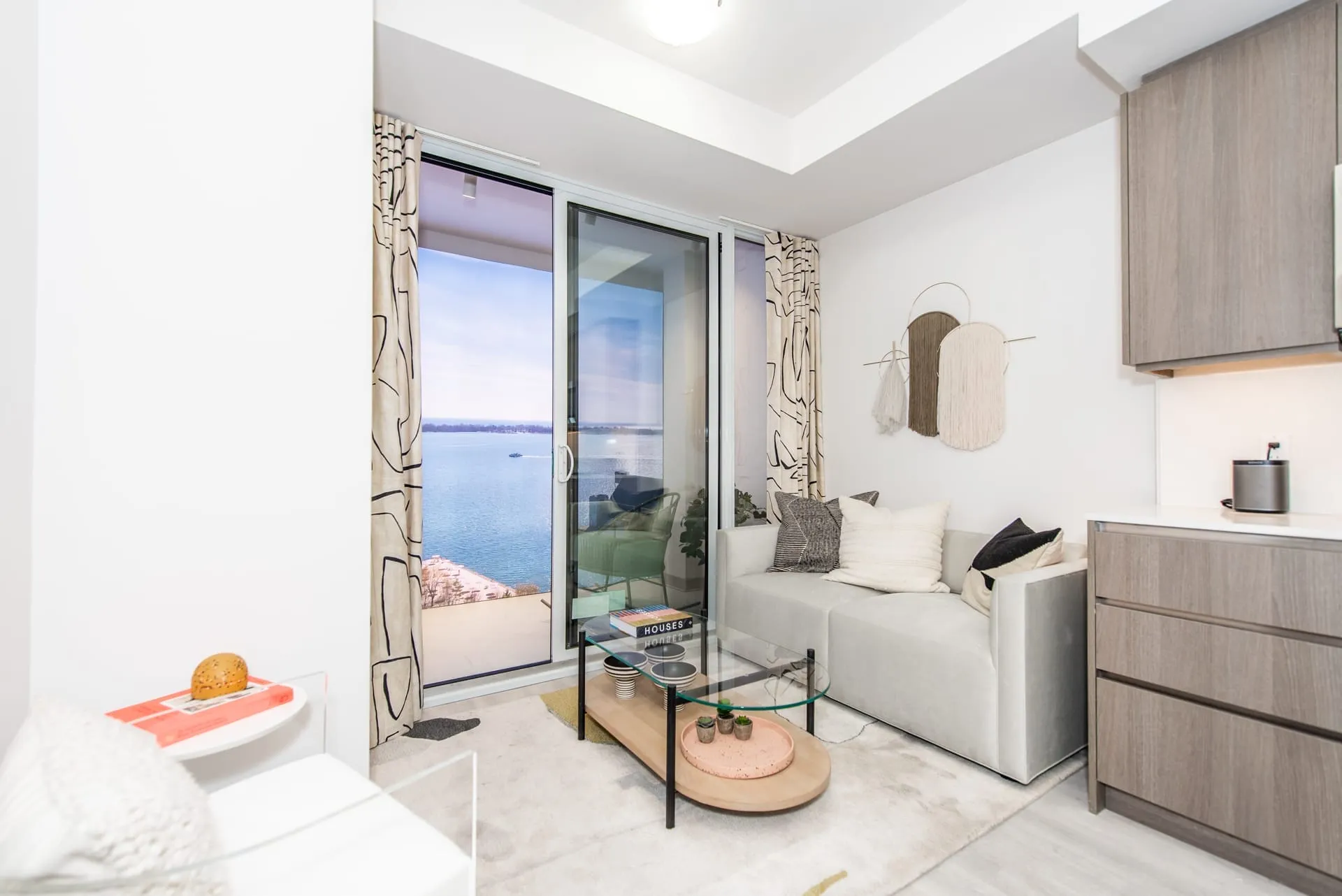 high resolution 1920 x 1282 1